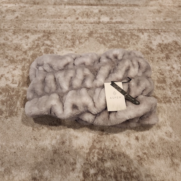 ASPEN Grey Faux Fur Winter Neck Loop Wrap Infinity Scarf One Size - Picture 1 of 3